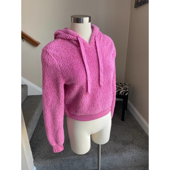 Fifth Sun pink sherpa teddy cropped hooded pullover, size small - Picture 8 of 9